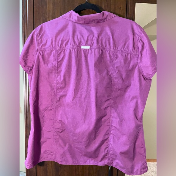 Columbia magenta shirt. Cotton, cool, good for travel - Picture 4 of 6